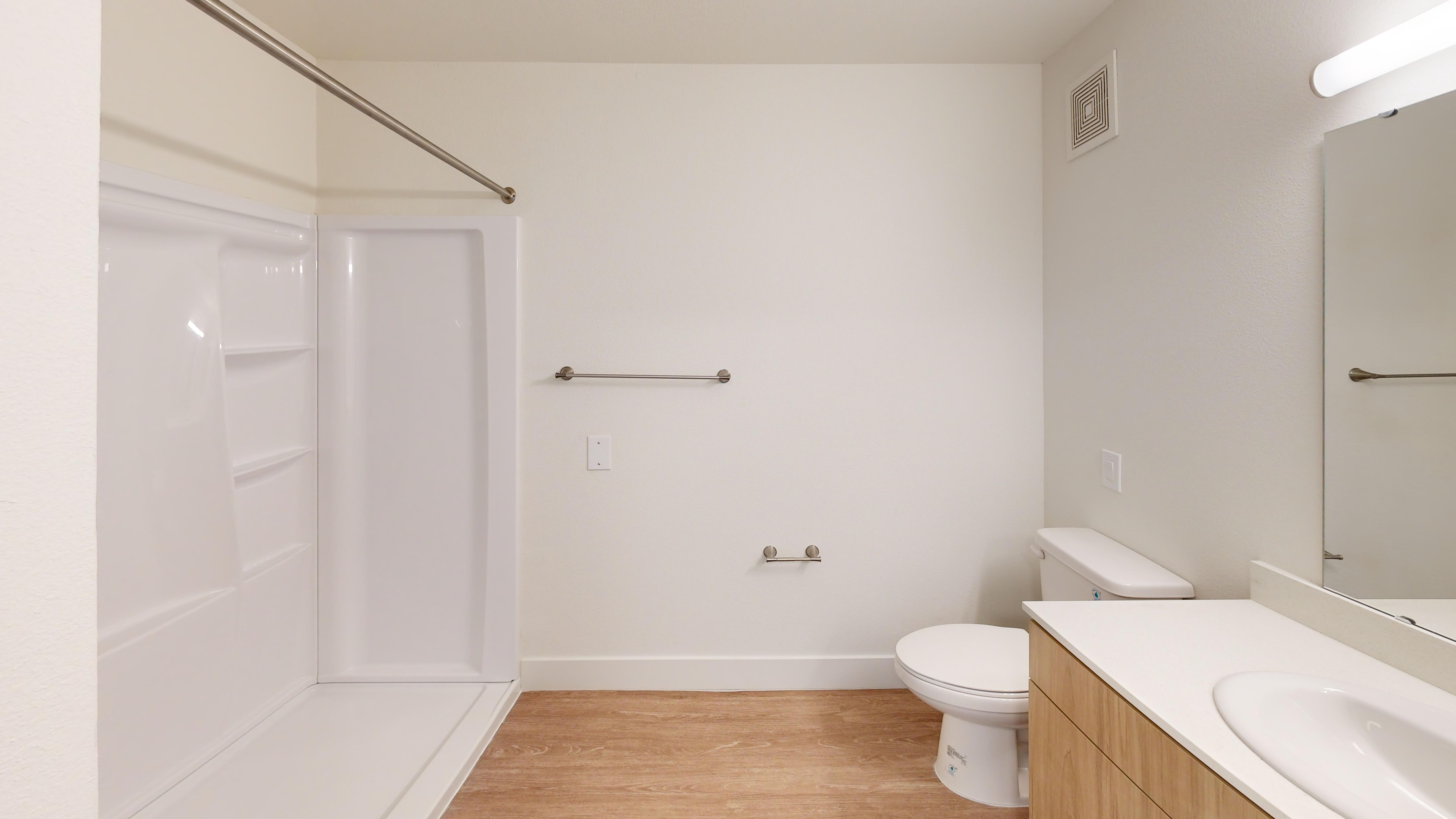 Sierra-Hills-IL-1-bed-561-sqft-Bathroom