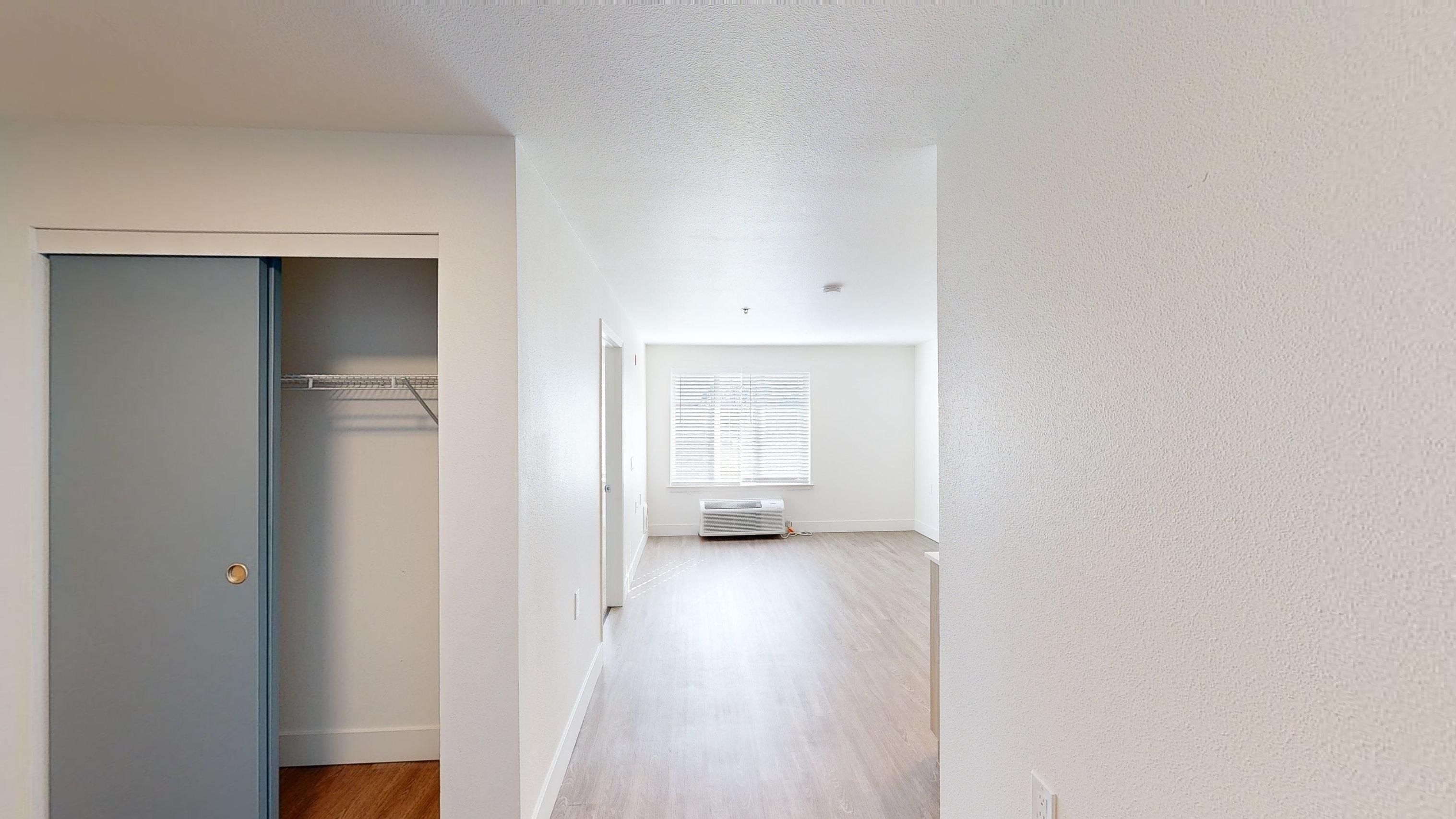 Sierra-Hills-IL-1-bed-561-sqft-One-Bedroom-Apartment